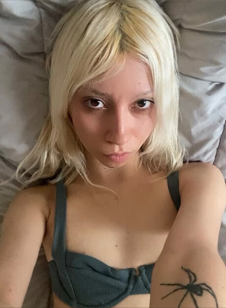 Mell Hell hübsche exklusive bild