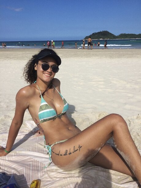 Izzy Kali hd nackte fotos