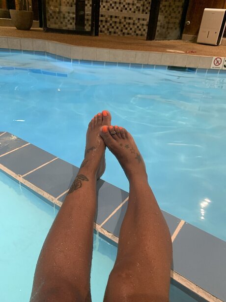 u175254842 hübsche nacktheit bild