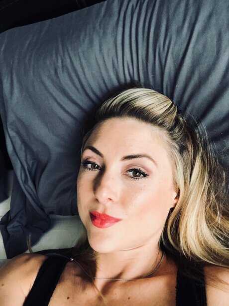 u9349361 pornostar exklusive bilder