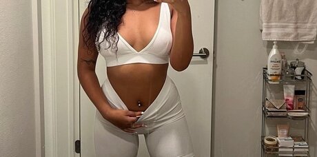 Nikkkaaa hübsche erwachsene foto