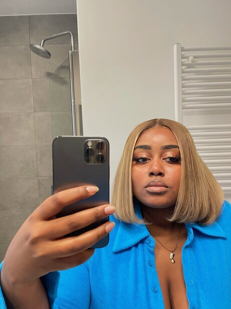 Chelly porno galerie