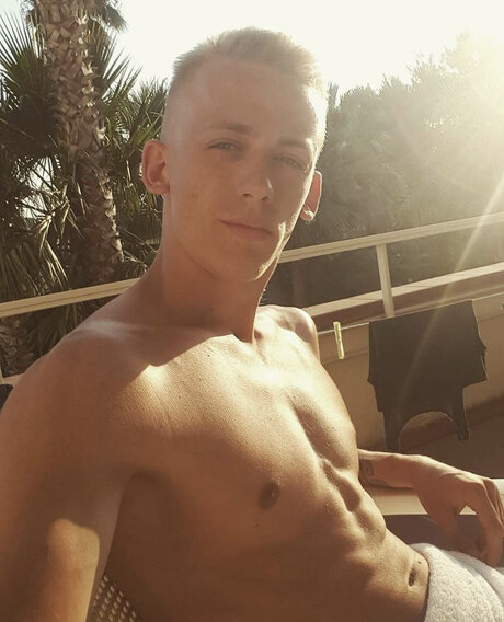 Ikarus 95 porno nacktheit galerien