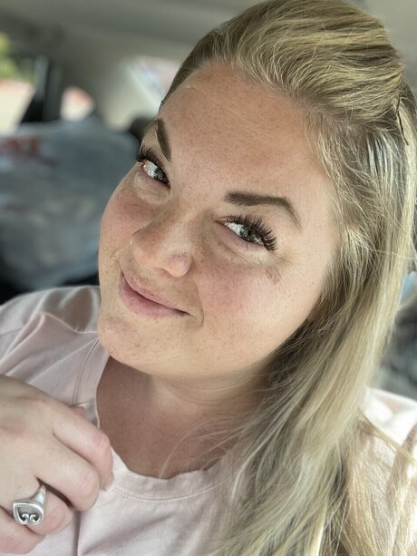 Adrienne exklusive pornografische galerie