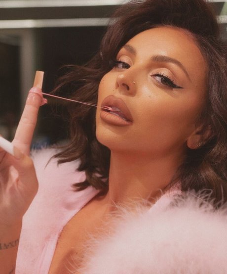 Jesy Nelson exklusive kunst bilder