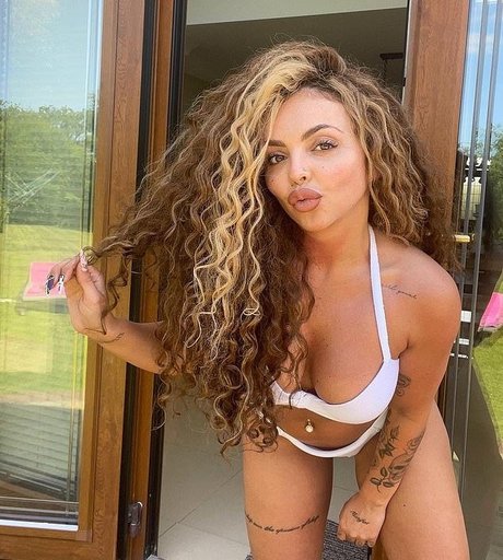 Jesy Nelson pornostar akt bilder