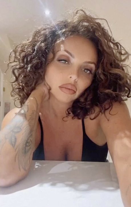 Jesy Nelson top kunst galerien