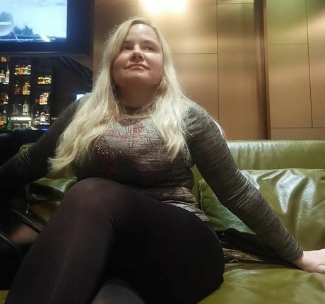 Dejana Savi kunst nackte galerien