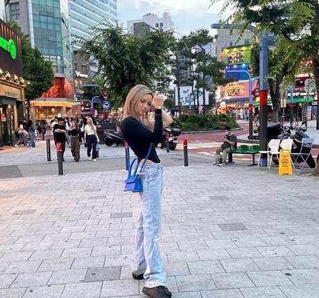 laure bv kostenlose nacktheit bild