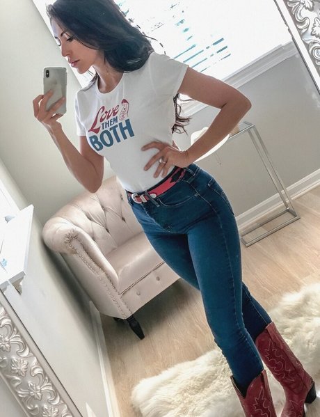 Anna Paulina Luna model beste bild