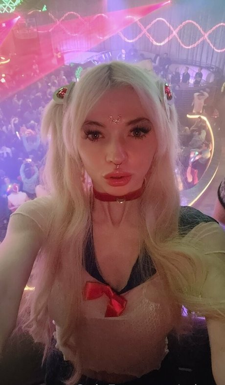 edynx nackt hd bilder