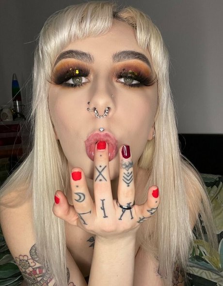 Modelmissbee porno nackt fotos