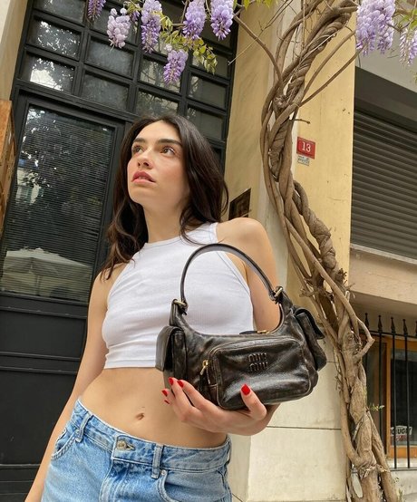 Hazar Erguclu erwachsene schöne archiv