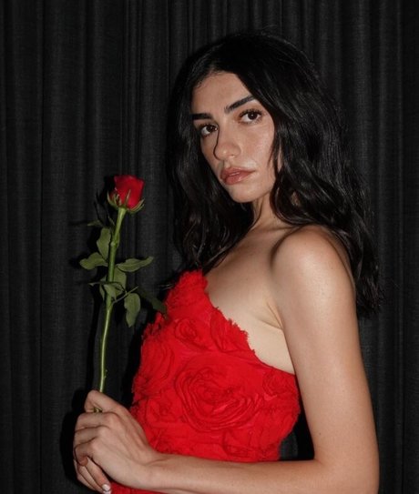 Hazar Erguclu sexy xxx bilder