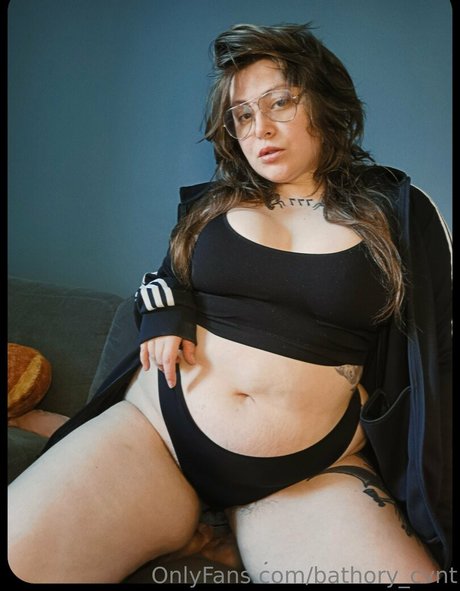 bathory cvnt heiße hübsche bild