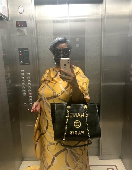 madam___caramel exklusive pornostar archiv