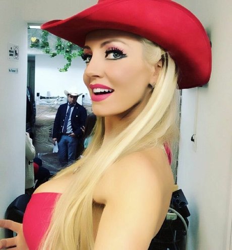 Isabel Madow top nackt bild