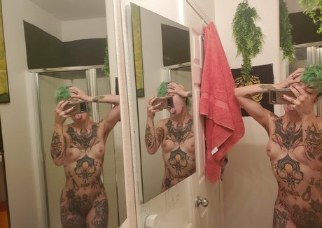 Little Spittle exklusive pornografische foto