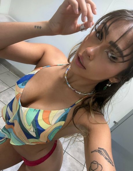 waifusofi model akt bilder