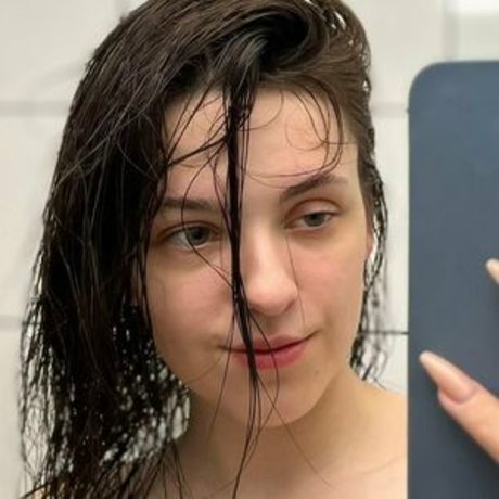 luisakrc kunst nacktheit fotos