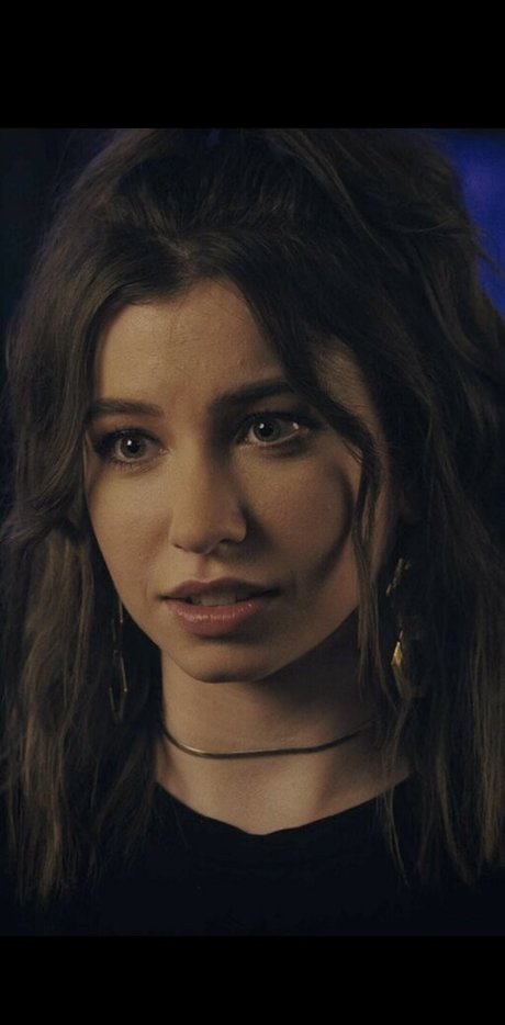 Katelyn Nacon Bilder