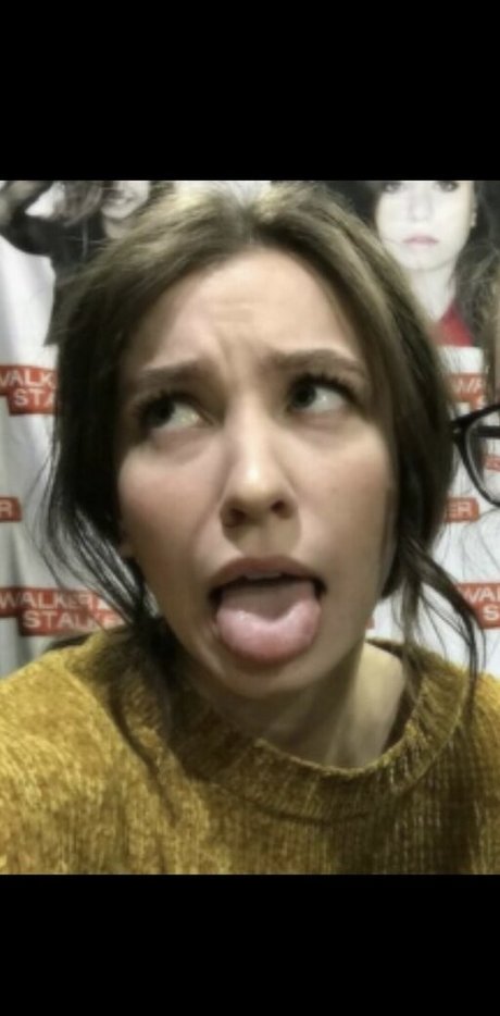 Katelyn Nacon perfekte galerien
