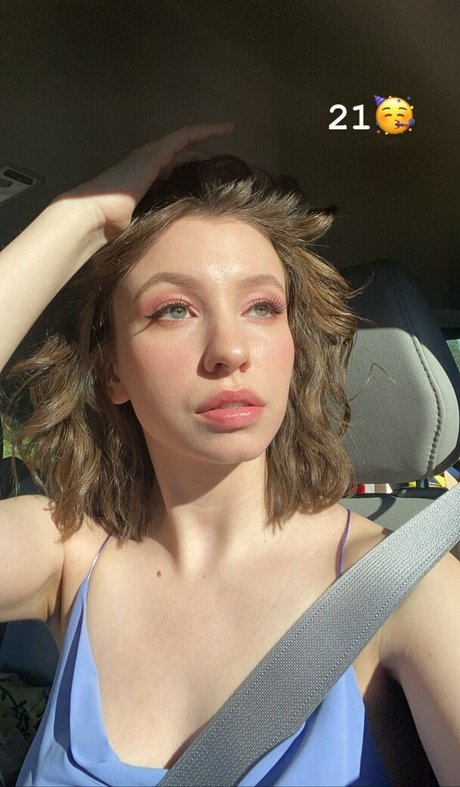 Katelyn Nacon exklusive nackte galerien