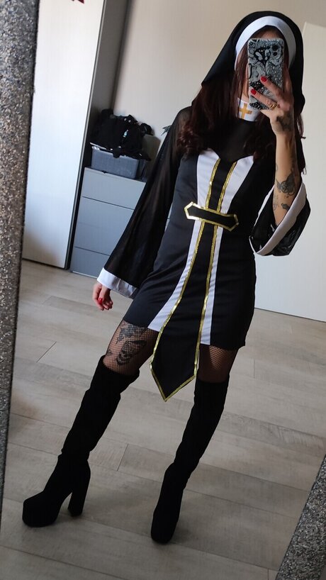 Selvaggia Corona exklusive kostenlose foto