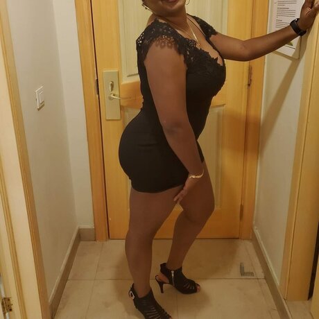 Miah erwachsene perfekte foto