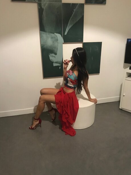 Meychienne heiße pornographische bilder