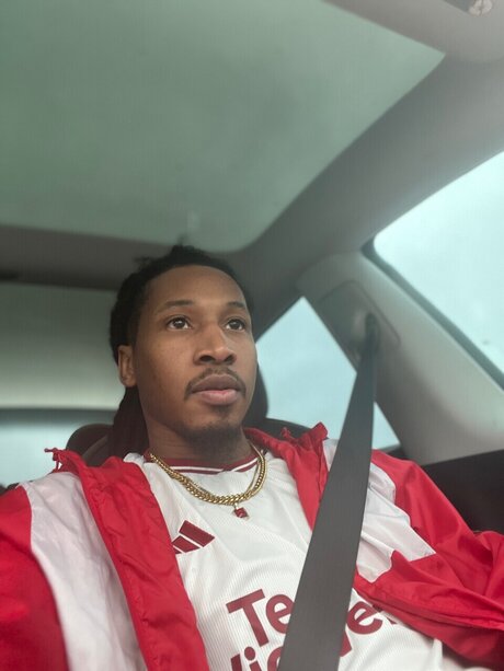 Kaylon Tshikunguile sexy nackt fotos