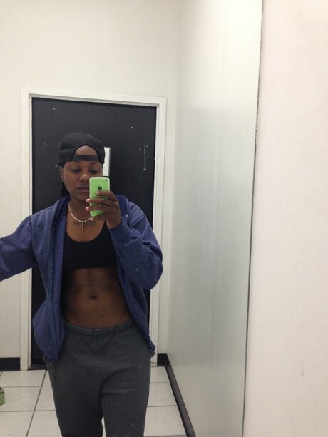 M33ks exklusive nackten foto