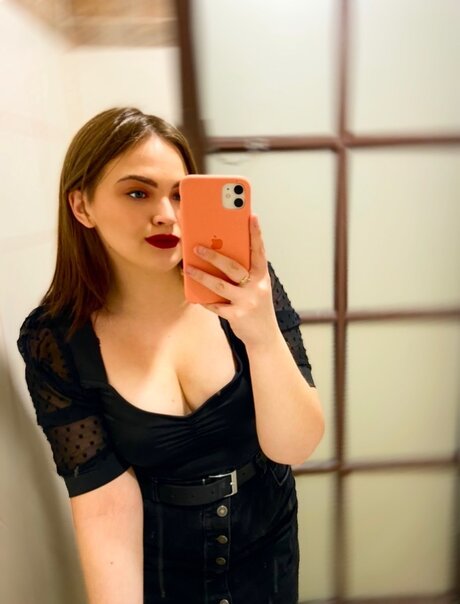 anisesh model nackte bilder