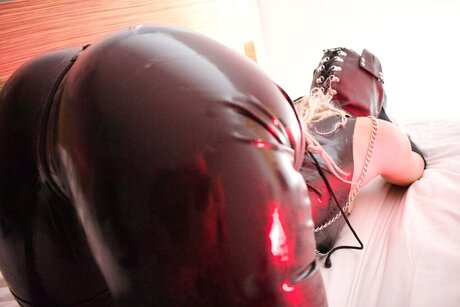 Opulent Restraint freie nackt galerie