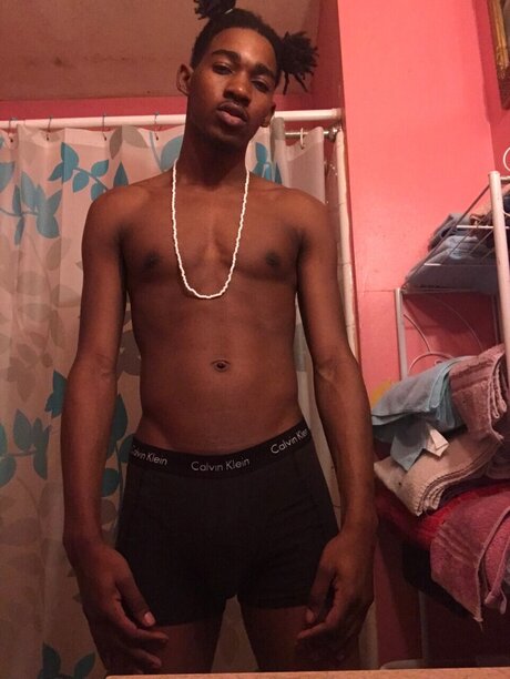 LilHotBoy DOLO model erotische bilder