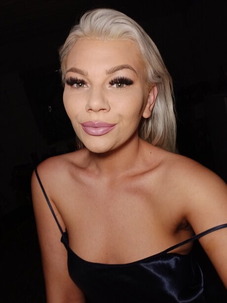 Elena Blondie pornostar archiv