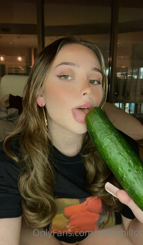 Tayler Hills hd nackten fotos