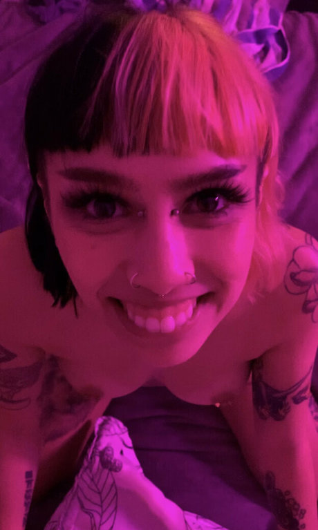 Sheiscursed nackt freie bilder