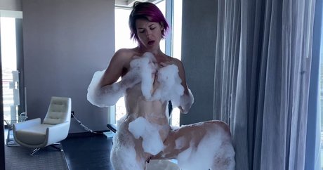 Kit Mercer schauspielerin akt bild