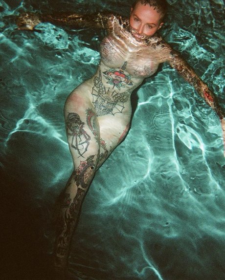 Embodoe nacktheit pornographische galerie