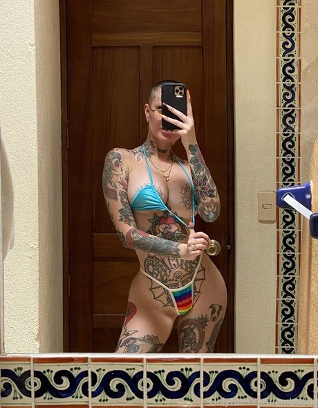 Embodoe perfekte nackten fotos