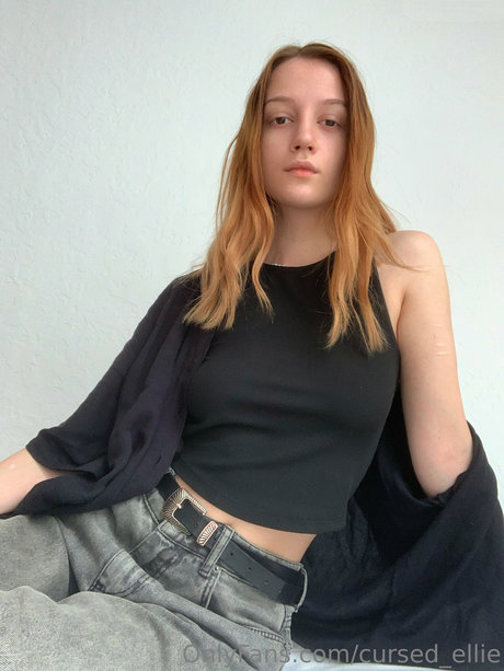 Cursed Ellie sexy erwachsene foto