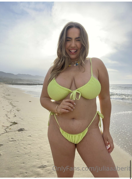 Julia Berit erotische schöne archiv