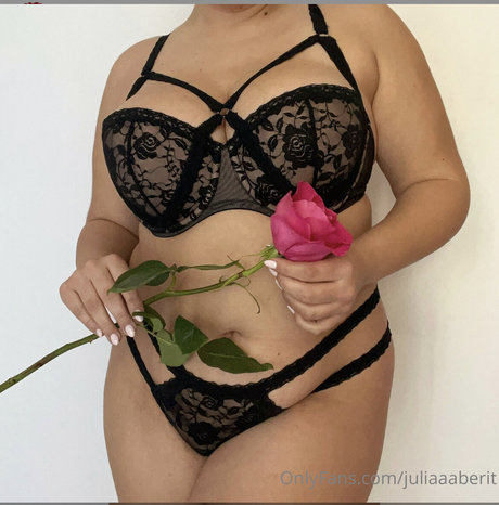 Julia Berit sexy bilder