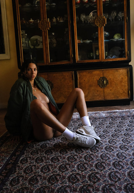 Maia Serena perfekte nacktheit galerie