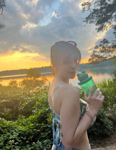 Riley F freie sexy bilder