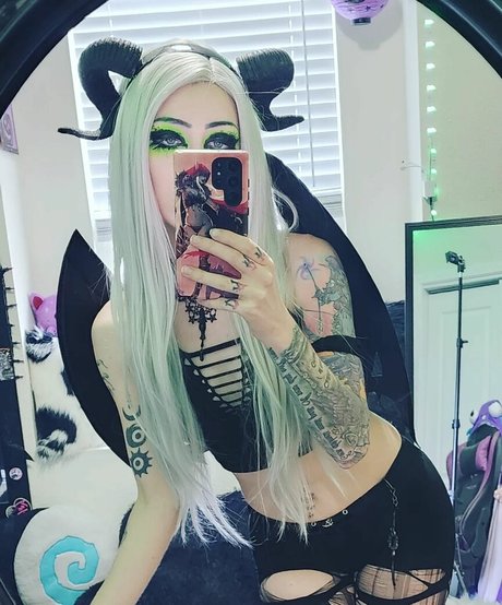 LadySurvival model nacktheit fotos