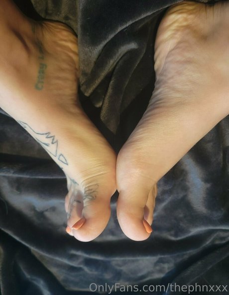 Thephnxxx schauspielerin akt bild