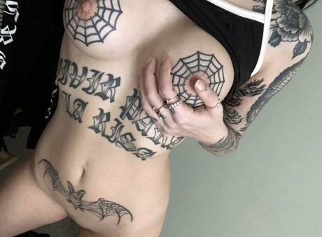 creepy spice nackt kunst foto