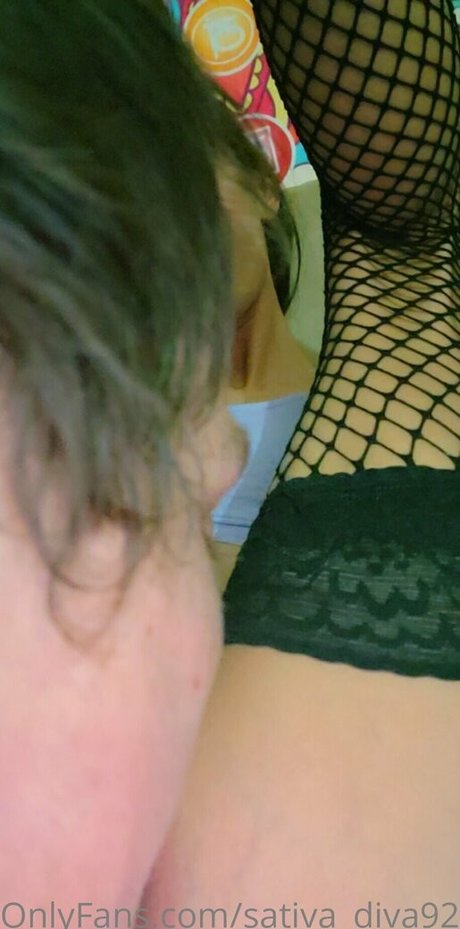 sativa diva92 erotische nacktheit bilder